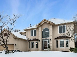 7106 Bunker Ct, Eden Prairie, MN 55346
