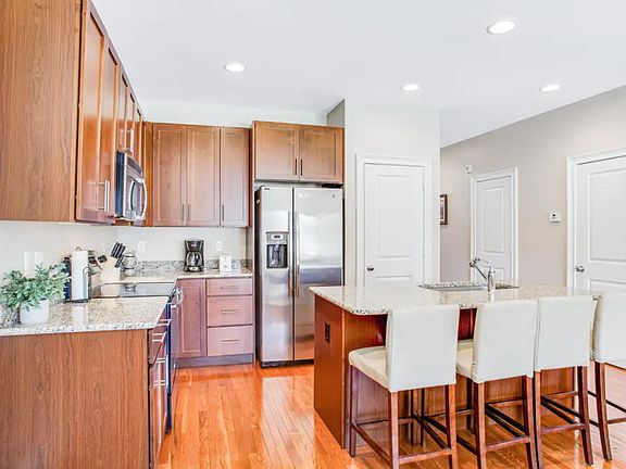5th image of 18833 Bethpage Dr