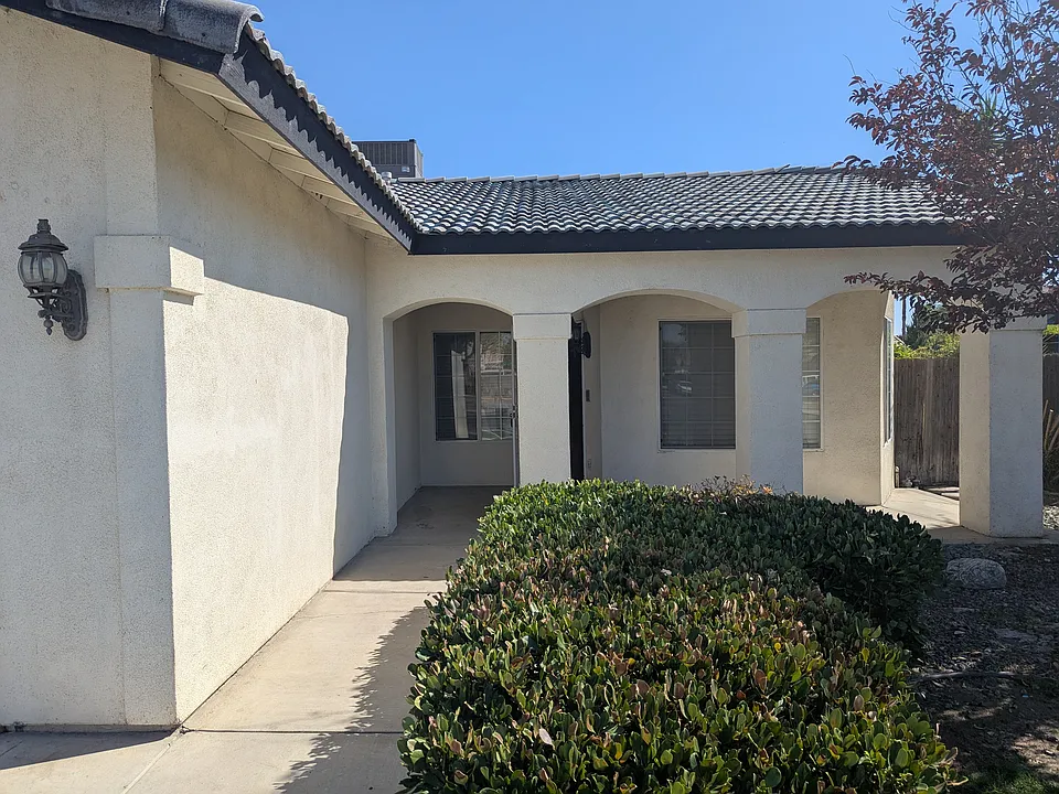 5611 Pine Canyon Dr