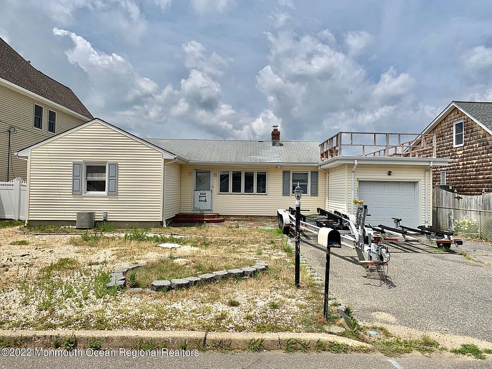 1st image of 648 Bayview Dr
