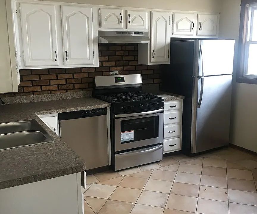 2nd image of 331 E Le Moyne Ave