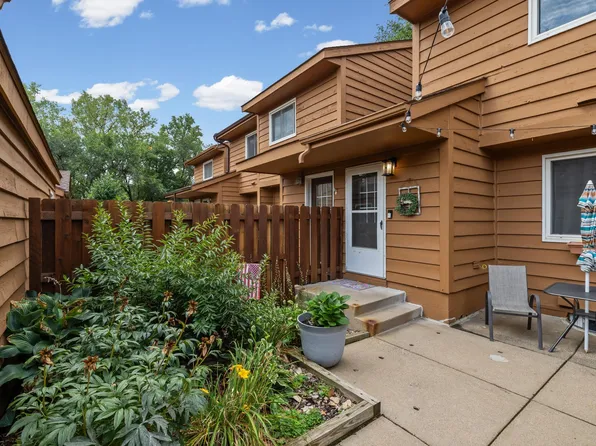 3253 Evergreen Dr, Eagan, MN 55121