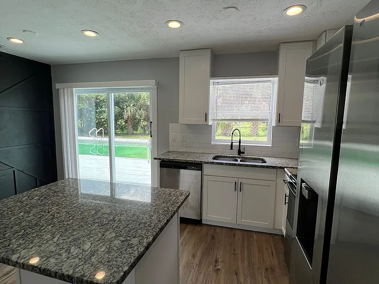 1221 Cypress Ln — Photo 11