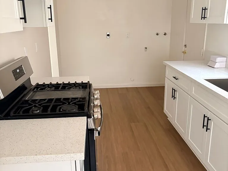 2422 San Padre Ave — Photo 6