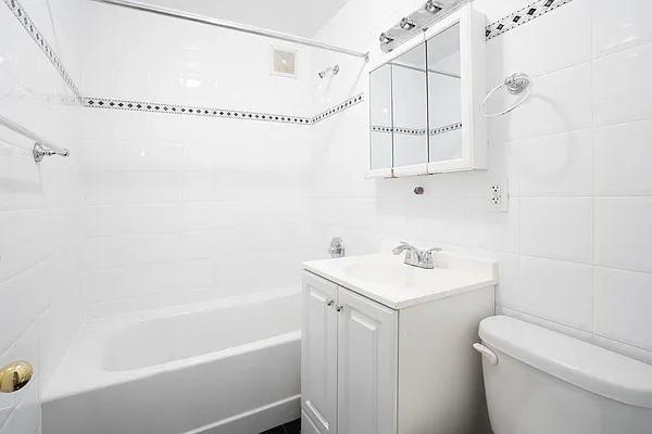 Rented by Waldstar Real Estate LLC | media 23