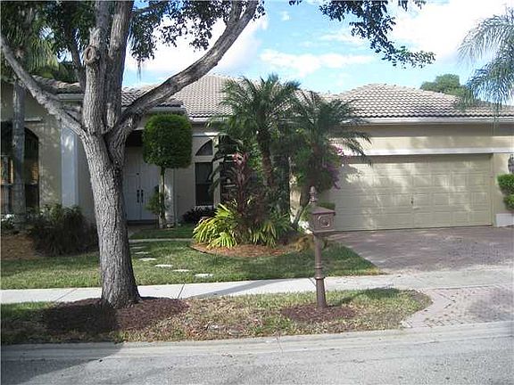 2nd image of 433 Fairmont Ln
