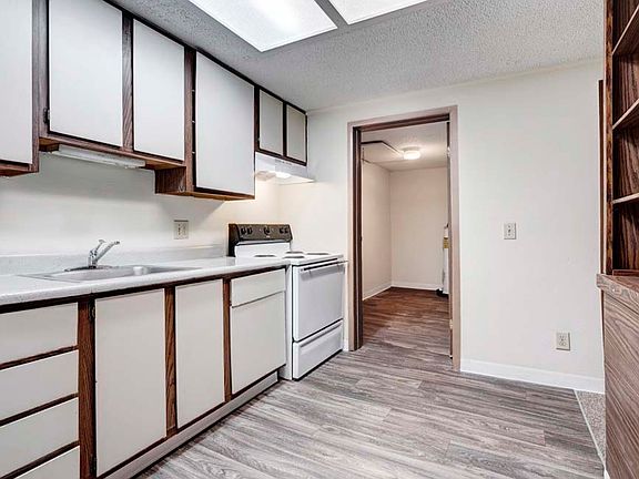 2nd image of 2390 Woodglen Dr #C8083