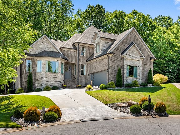 2nd image of 140 Turnberry Rd