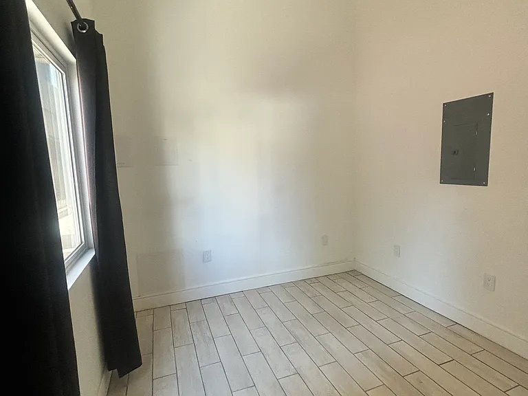 2176 W Venice Blvd #17 — Photo 4