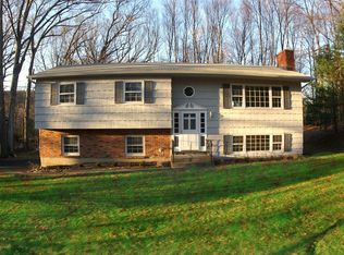 4 Oak Ridge Rd, Pomona, NY 10970