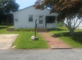 13 Kathy Ann Dr, Narragansett, RI 02882