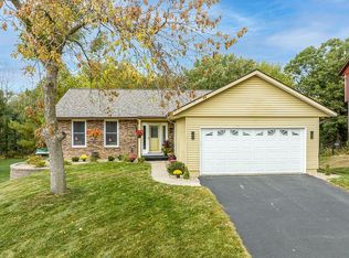 7319 Idledale Rd NE, Cedar Rapids, IA 52402