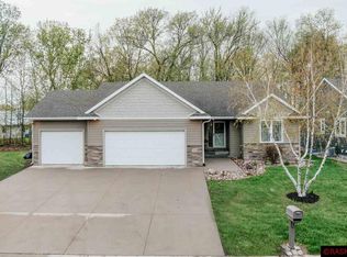 108 Goldfinch Ct, Mankato, MN 56001