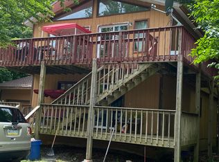 8316 Running Bear Ln, Tobyhanna, PA