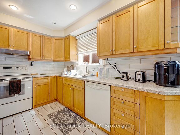 5th image of 60 Martindale Cres