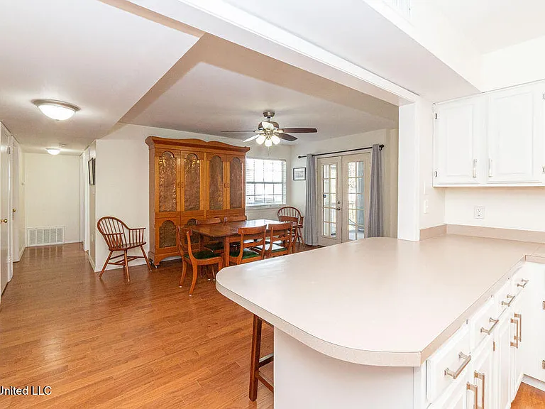 114 Menge Ave — Photo 15