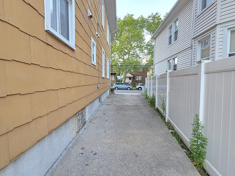Fremont Ave — Photo 109