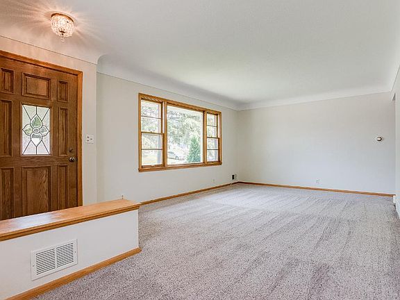 3rd image of 837 20th Ave N
