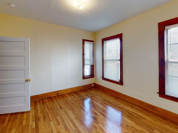 4th image of 243 Belmont St APT 1