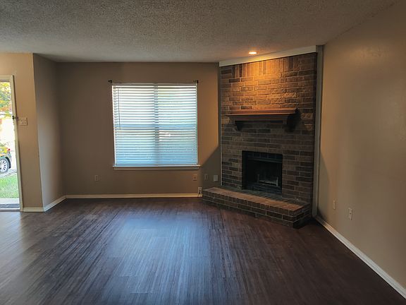 5th image of 206 Country Bend Dr