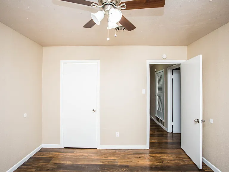 2811 43rd St #10 — Photo 32