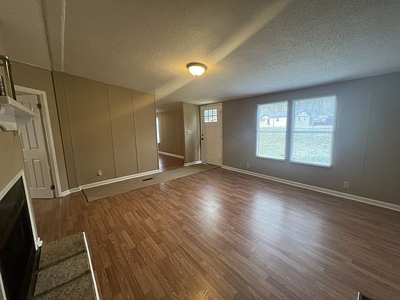 4th image of 409 Hilltop Dr