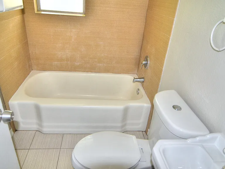 11015 Visalia Dr — Photo 7