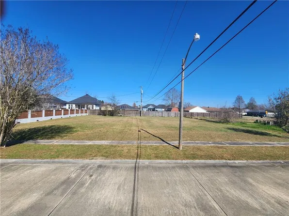 209 Genet Dr, Arabi, LA 70032