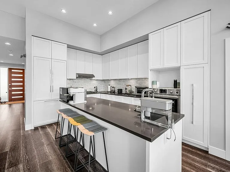 3881 Cates Landing Way — Photo 3