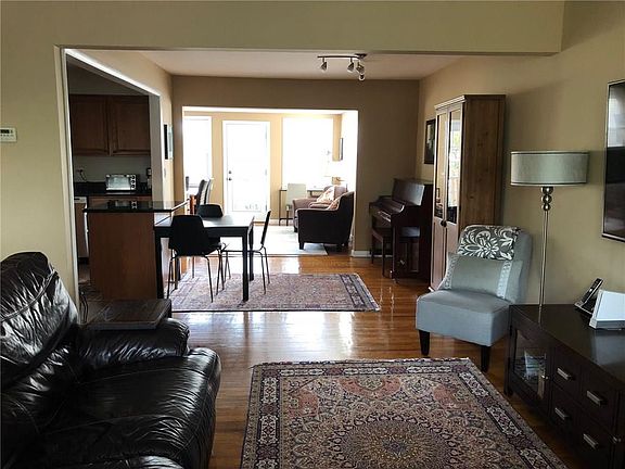 3rd image of 32 Volkmar Pl