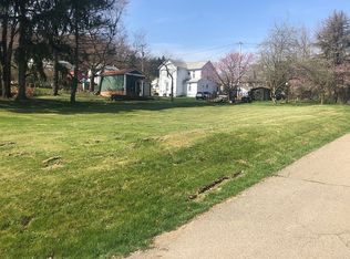 Robert St, Beaver falls, PA 15010