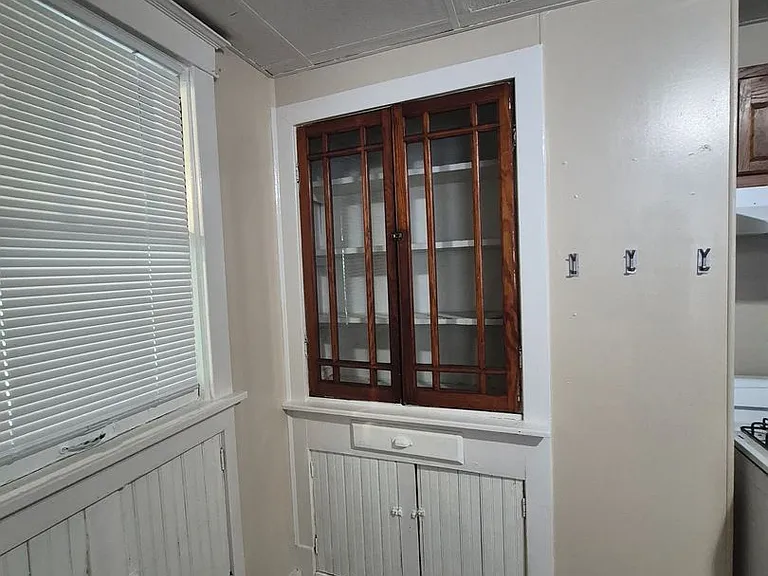 2140 Rose Bud Ave — Photo 8