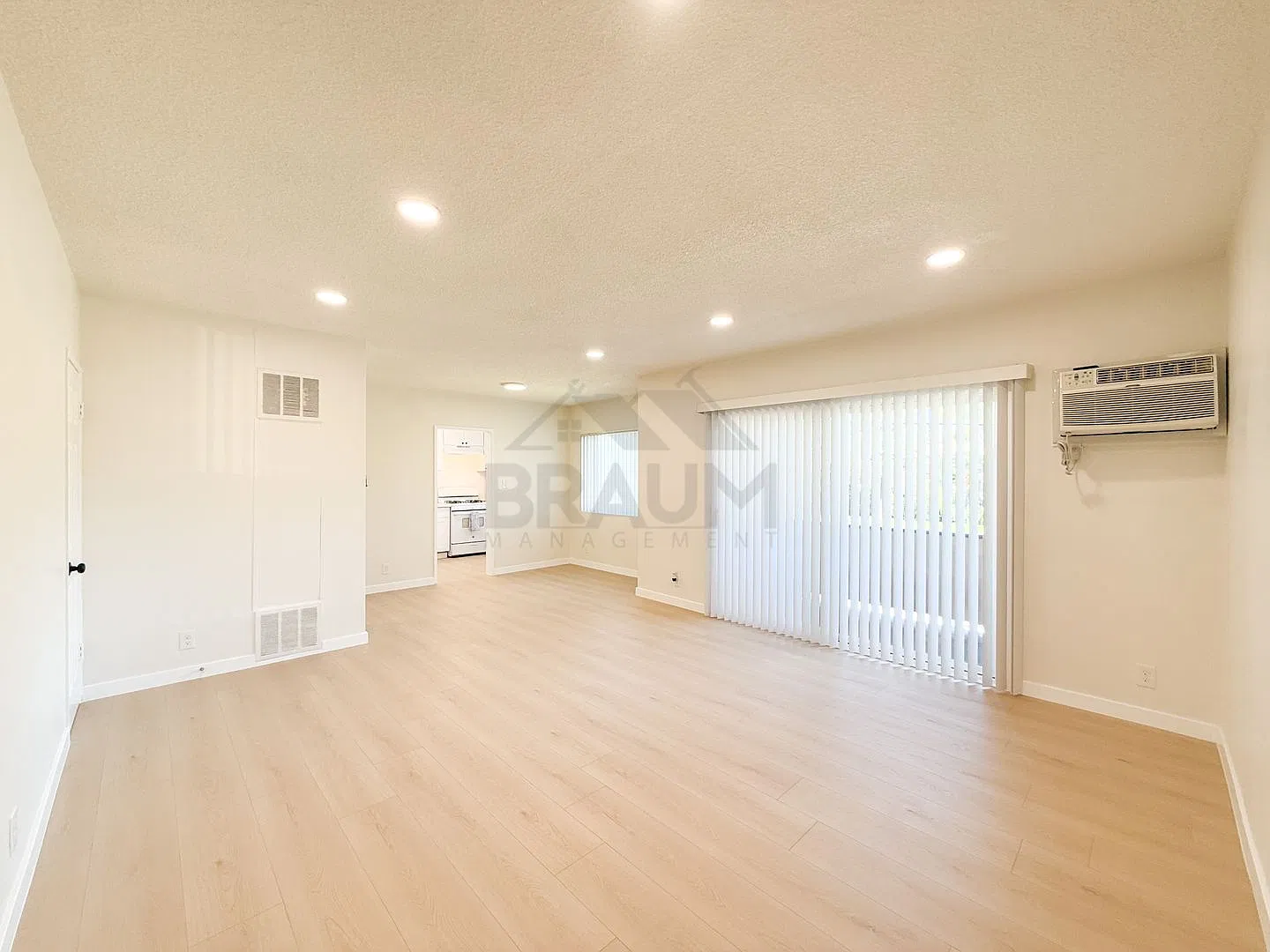 SEPULVEDA — Photo 1