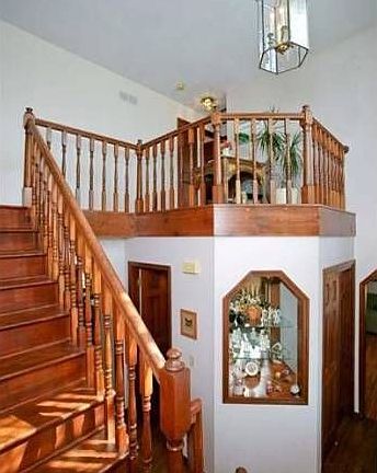 2-story entry w/loft, Upd