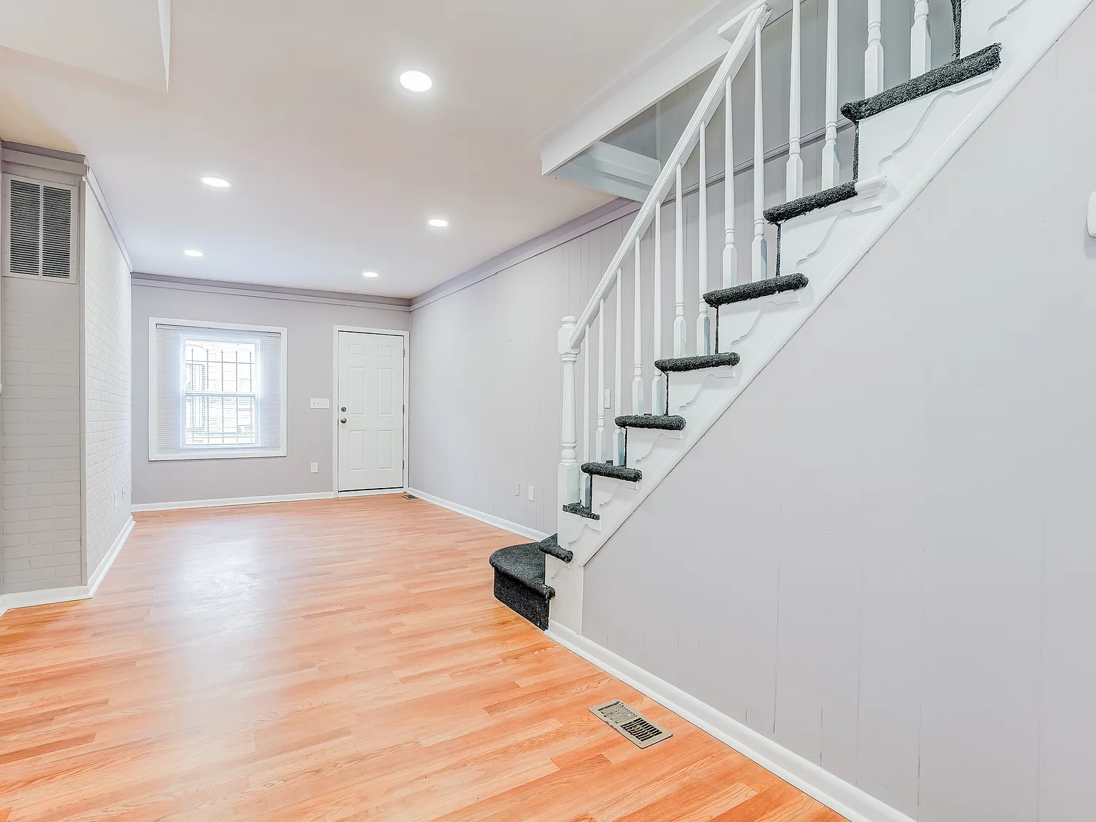 3 bed, 960 sqft, $1,650 — Photo 3