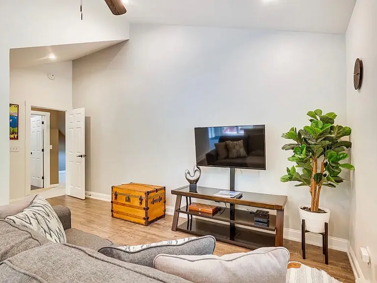 37 Pinecrest Dr #A — Photo 8