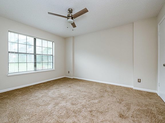 5th image of 23 Oakwood Park