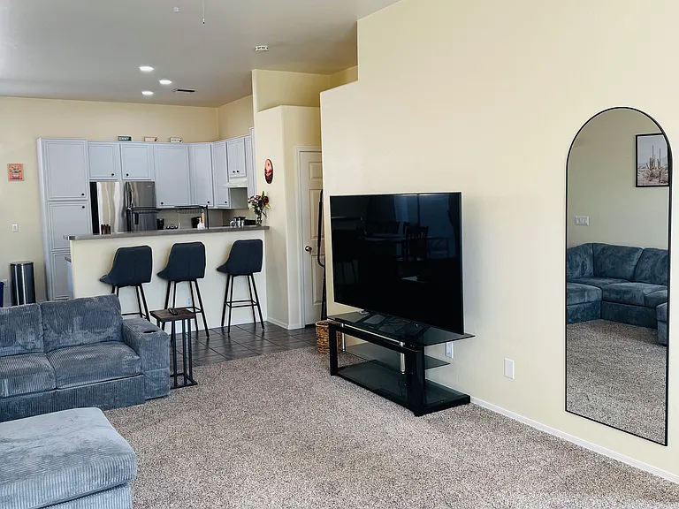 233 N Desert Park Pl — Photo 4