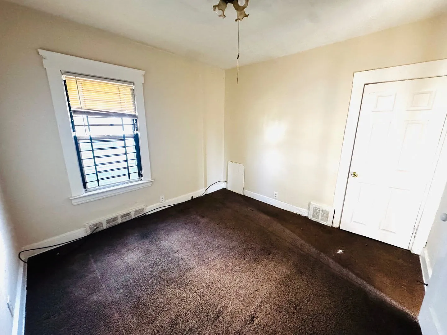 14012 Glendale Ave — Photo 3