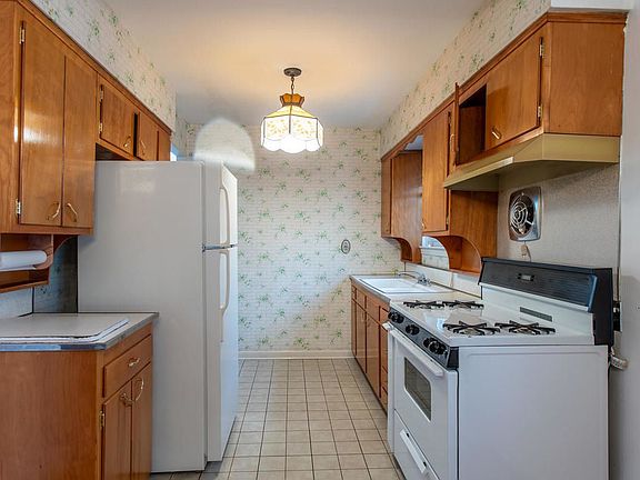4th image of 28-15 50th St