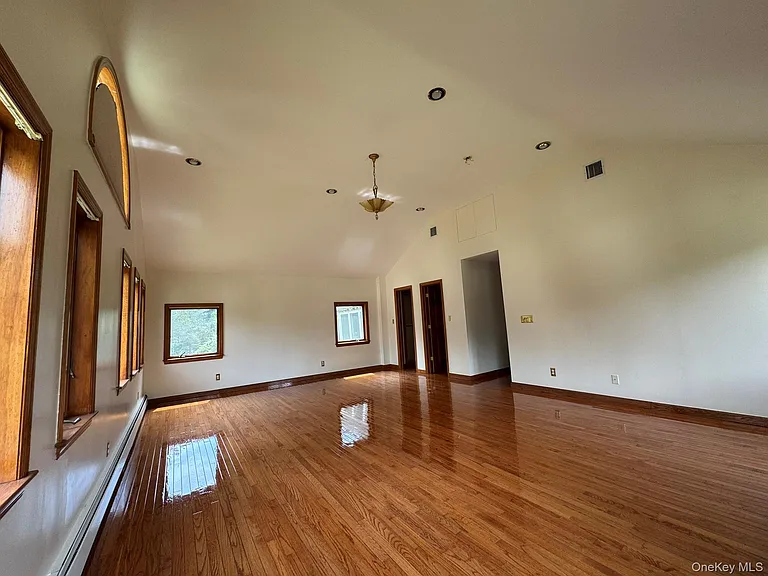227 Beverly Rd — Photo 34