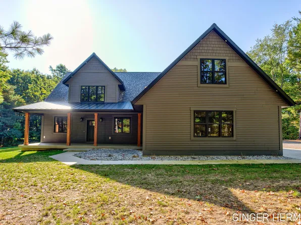 13816 Flora Ln, Grand Haven, MI 49417