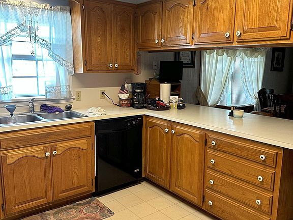 4th image of 33235 Adams Dr