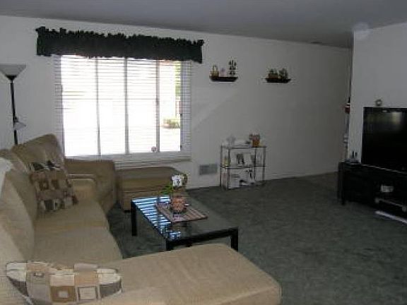 4th image of 25 E Hickory St APT C