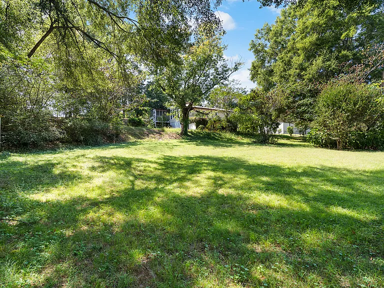 215 Wilson St — Photo 39