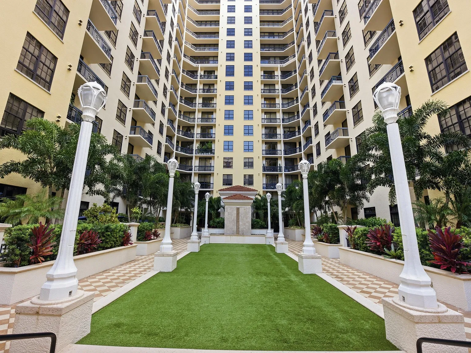 1 bed, 1.5 bath, 959 sqft, $6,000 — Photo 1