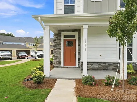 3 bed, 2192 sqft, $2,950 — Photo 2