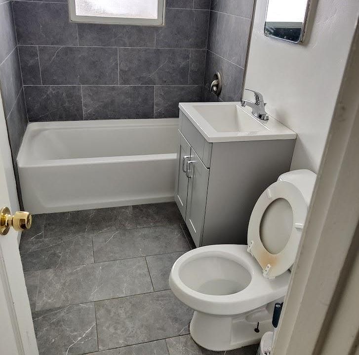 2nd image of 592 Holbrook Dr #592