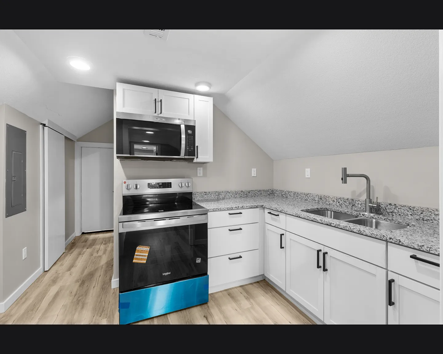 1 bed, 650 sqft, $1,299 — Photo 4