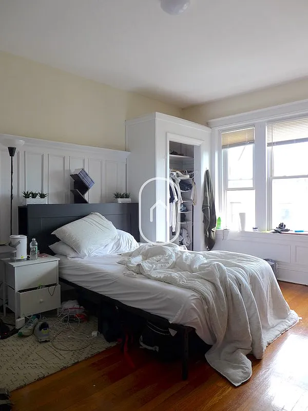 4 bed, 9999 sqft, $4,100 — Photo 2